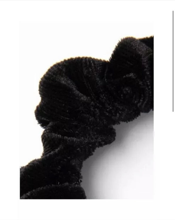Picture of 7981 / 9815 SMALL - BLACK VELVET SCRUNCHIE DIA.7CM